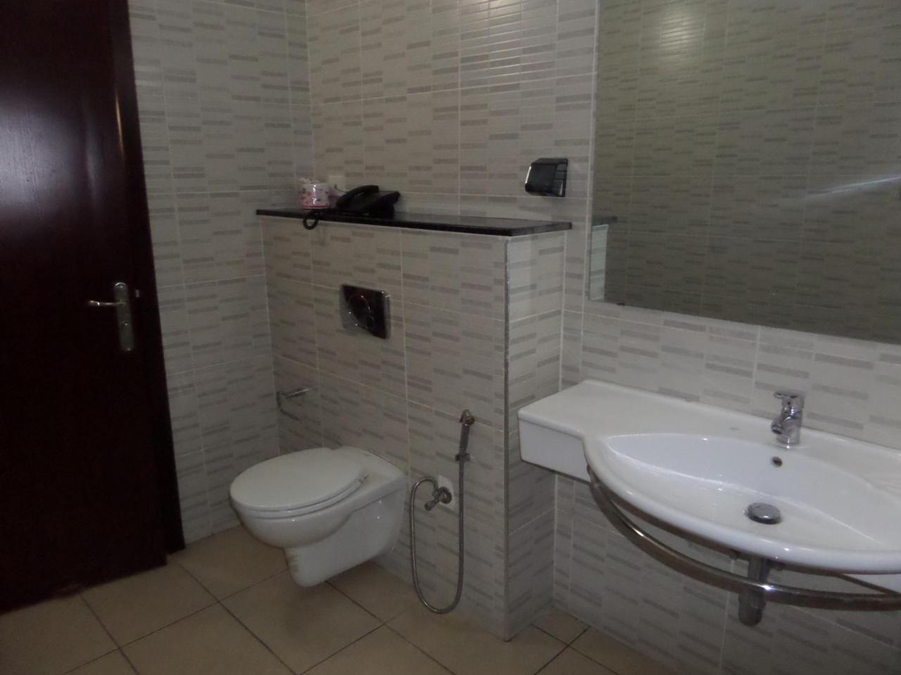 Hotel Newcastle Lagos Quarto foto